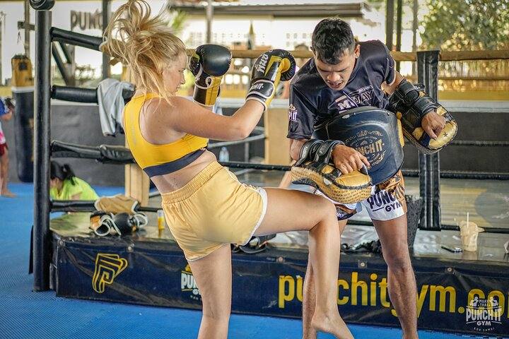 Experience the energy of Muay Thai training in Koh Samui where beginners embrace fitness and self-defense while learning essential techniques in a supportive environment.
