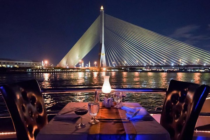 Savor a night of elegance as you enjoy a delicious buffet and live music all while soaking in the breathtaking views of Bangkok’s illuminated skyline from the Chao Phraya River.