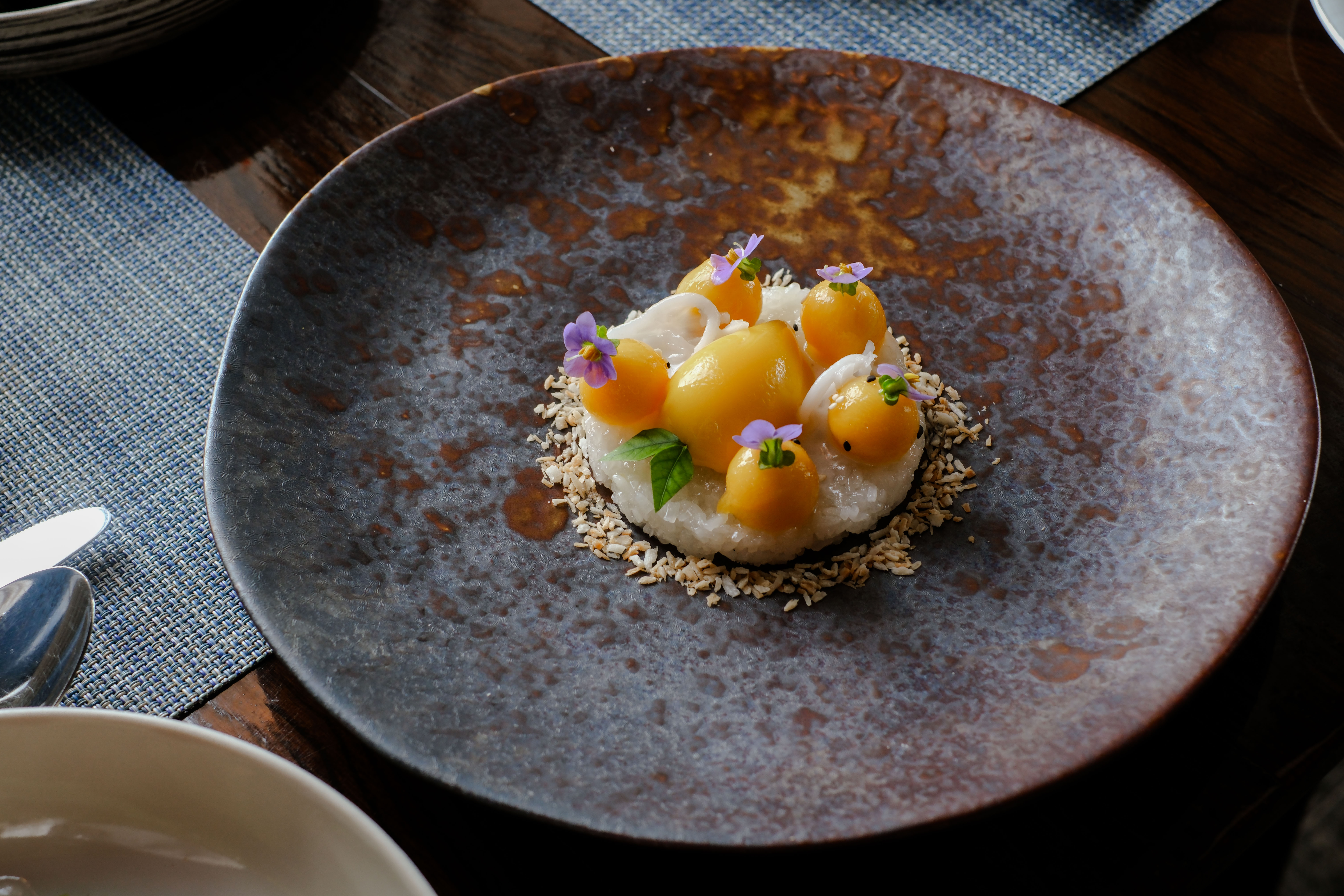 Savor exquisite flavors crafted from seasonal ingredients all while enjoying stunning views of Bangkok’s skyline at Nimitr. An unforgettable dining experience awaits on the 27th floor.