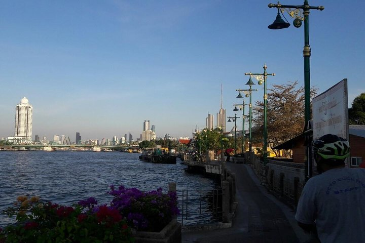 Cycle along the Chao Phraya River enjoying stunning sunset views and savoring local delicacies like stir-fried pork with basil and roasted grass noodles. Explore rich history at every turn.
