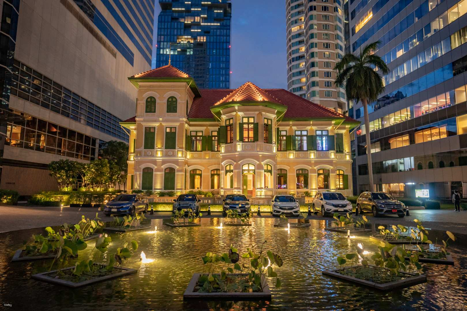 Savor modern Thai seafood at Paii set within the historic charm of The House on Sathorn where culinary artistry meets Bangkok's rich heritage and stunning surroundings.