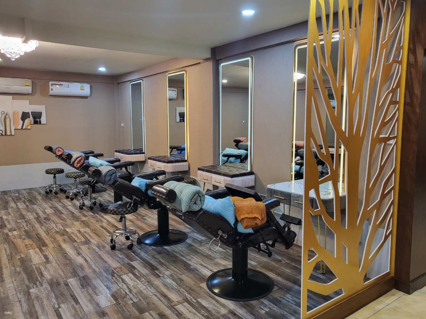 Pattaya Gangnam Barbershop Full Care Service (Foot Washing, Shaving, Shampoo, Cucumber Pack, Facial/Scalp/Full Body Massage, Nail Trimming) - Photo 1 of 4
