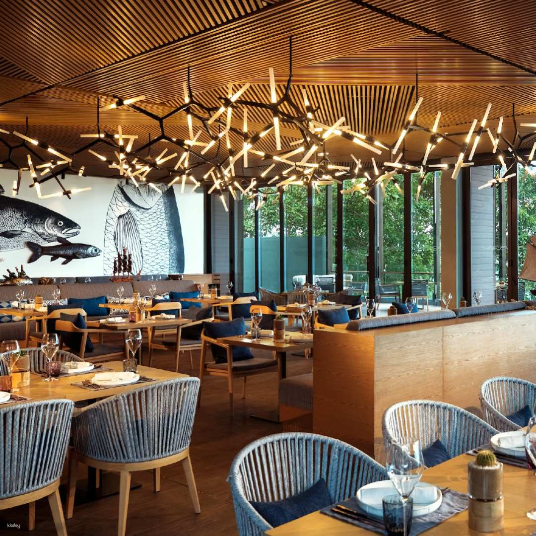 Pebbles Bar and Grill Restaurant at Renaissance Pattaya Resort & Spa | Thailand - Photo 1 of 10