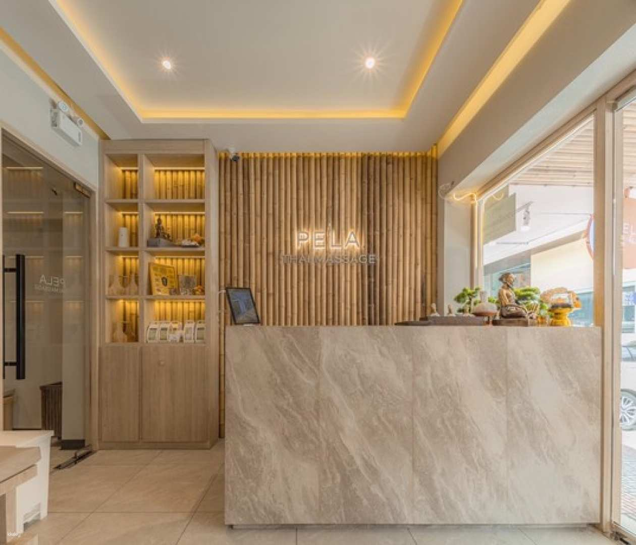 Step into a serene space designed for comfort. Enjoy expert massages that rejuvenate your body and mind perfectly located near BTS Siam for easy access to relaxation amidst Bangkok's bustle.