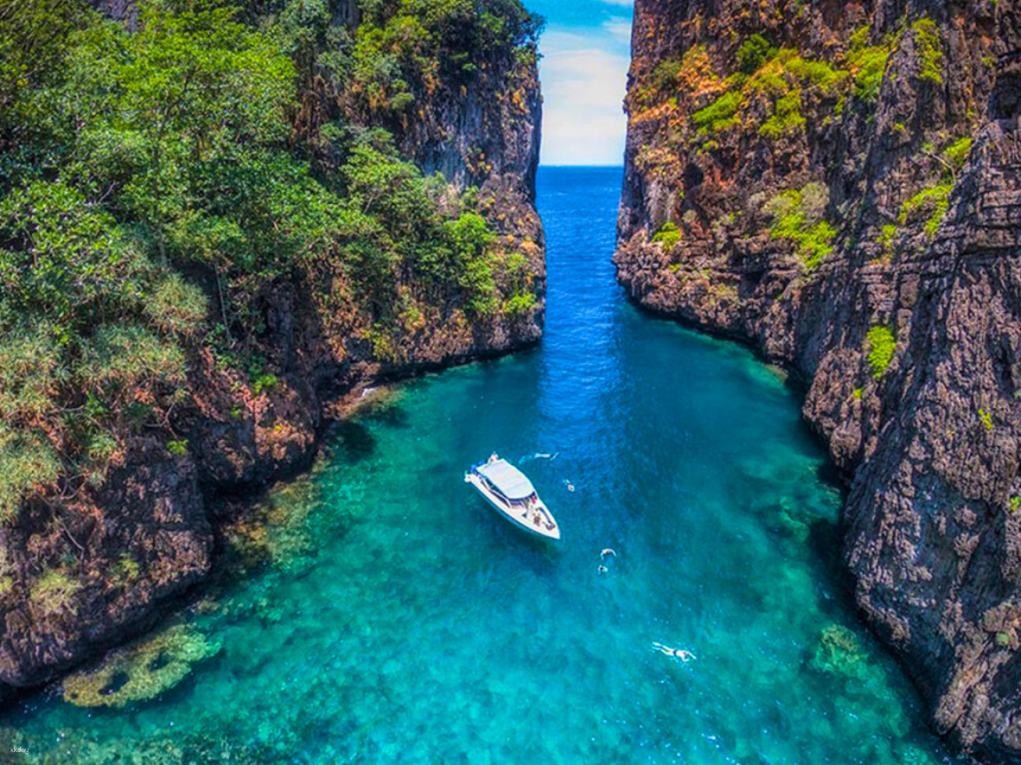 Phuket: Early Morning Speedboat to Phi Phi Islands, Bamboo & Snorkeling Tour with Lunch - Photo 1 of 10