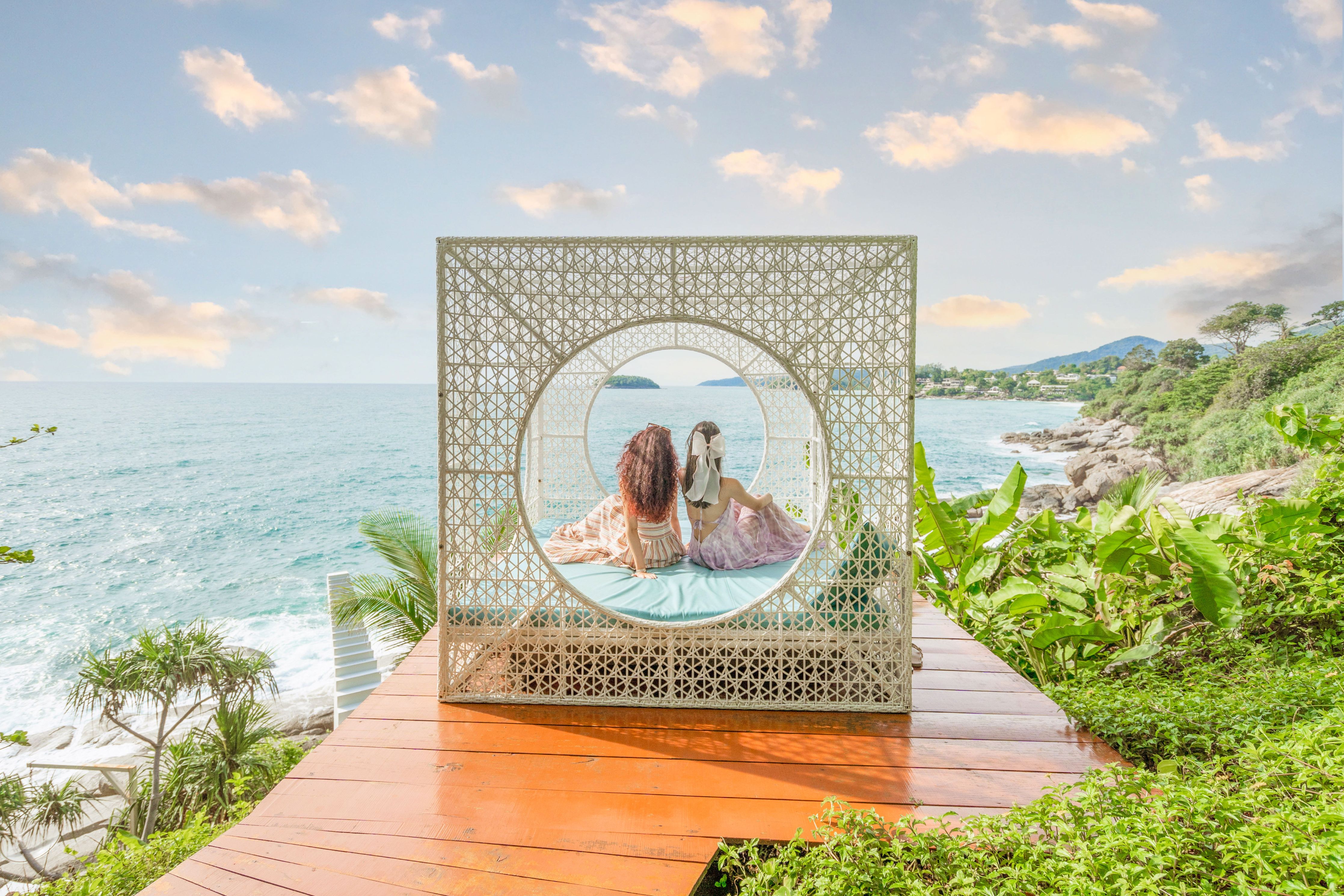 プーケット の プーケット ロック ビーチ スイングのチケット | Pelago