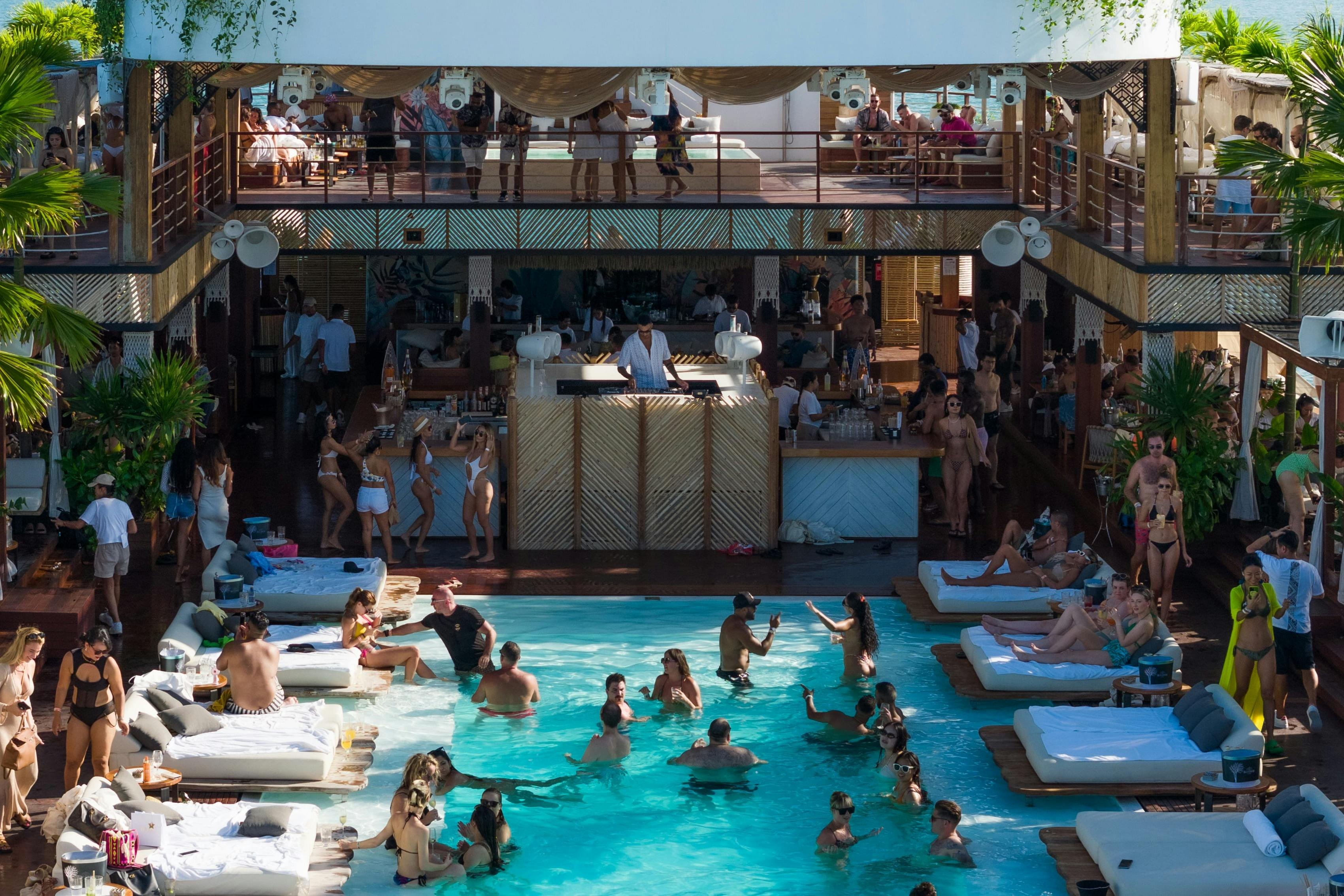Phuket: Yona Floating Beach Club Experience in Phuket | Pelago Phuket: Yona Floating Beach Club Experience in Phuket | Pelago