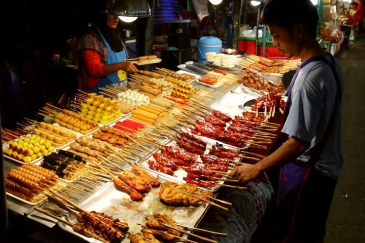 Indulge in Bangkok's culinary delights as you navigate vibrant street food markets. Taste sizzling skewers sample local delicacies and experience the lively energy of evening food adventures.