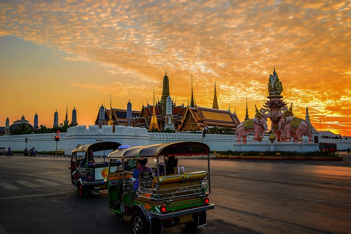 Experience the charm of Bangkok as tuk tuks cruise past stunning temples under a colorful sunset revealing the city’s hidden gems and local dining delights. Perfect for adventurous explorers!