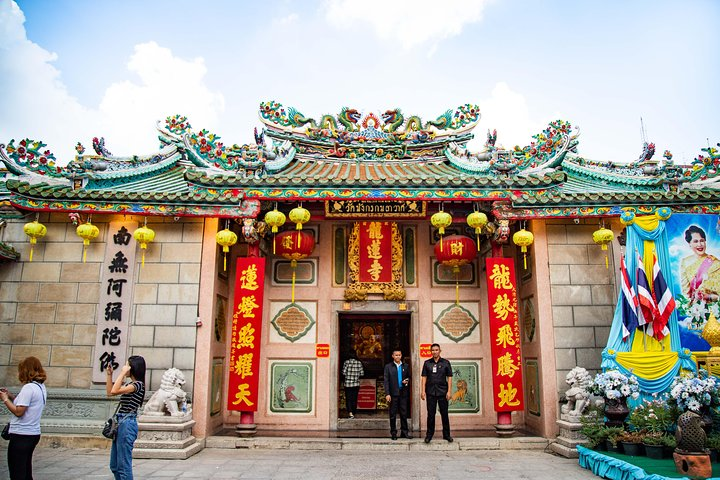 Wander through the historic streets connecting Chinatown and Little India where colorful markets traditional architecture and local culture create a unique experience waiting to be discovered.