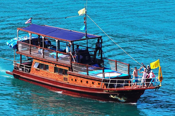 The Blue Dragon Classic Thai Yacht 72ft