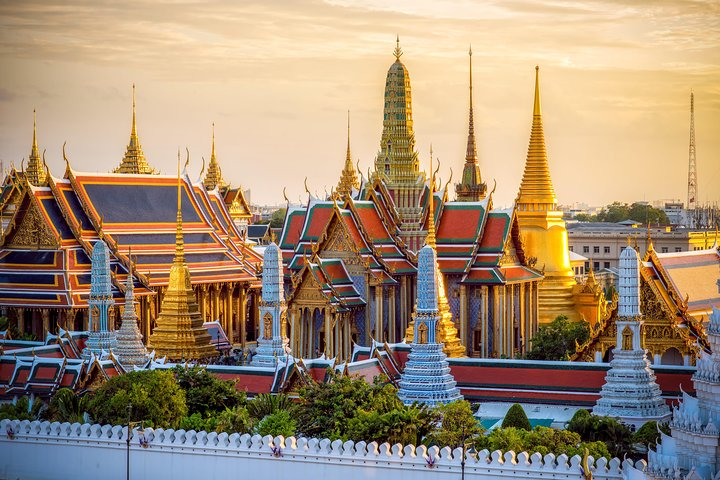 Experience the splendor of Bangkok’s Grand Palace and Wat Pho where stunning architecture meets rich history all while navigating the picturesque Chao Phraya River. A true cultural gem awaits!