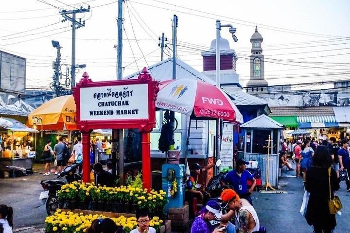 Immerse yourself in the sights and sounds of Bangkok's Chatuchak Weekend Market where local flavors and unique finds promise an unforgettable shopping experience. Discover the heart of Thai culture!