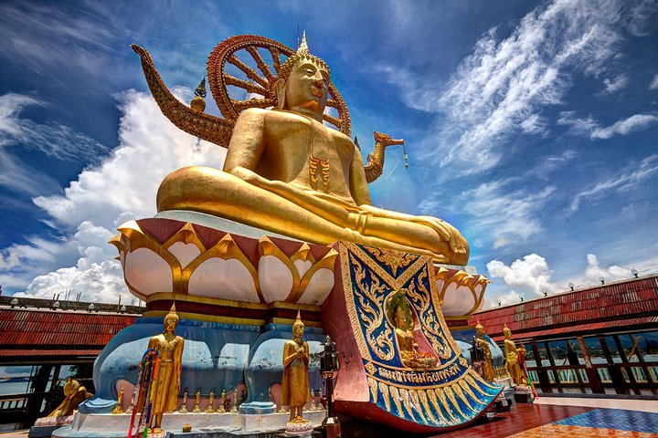 Discover the grandeur of the Big Buddha temple where stunning architecture meets rich cultural heritage perfect for capturing unforgettable memories on your Koh Samui adventure.