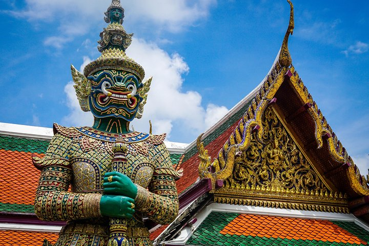 Experience the rich culture of Bangkok as you explore stunning temples and savor delicious local cuisine all while cruising the serene Chao Phraya River.