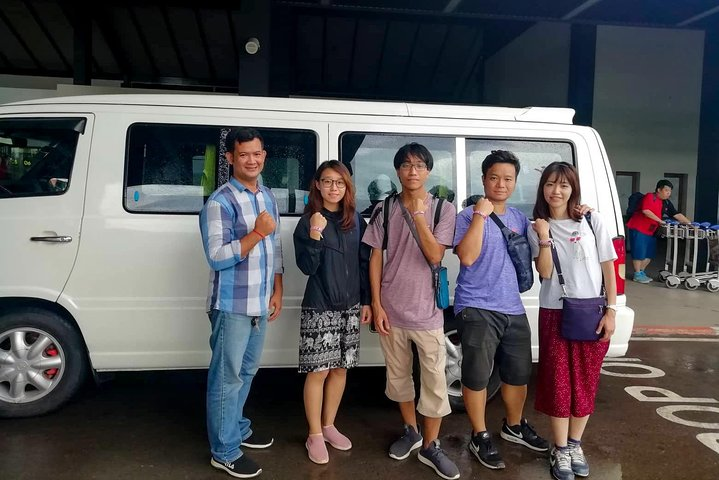 Discover the ease of traveling from Bangkok to Siem Reap with our reliable private taxi transfer service. Enjoy a seamless journey while creating memorable experiences with friends.