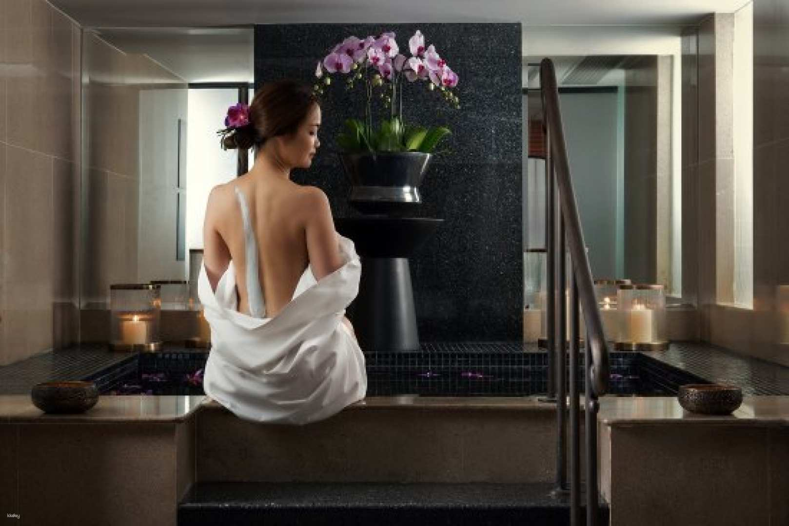 Escape to tranquility at Quan Spa where serene design and soothing treatments provide the perfect retreat in the heart of Bangkok. Unwind and rejuvenate in luxurious surroundings.