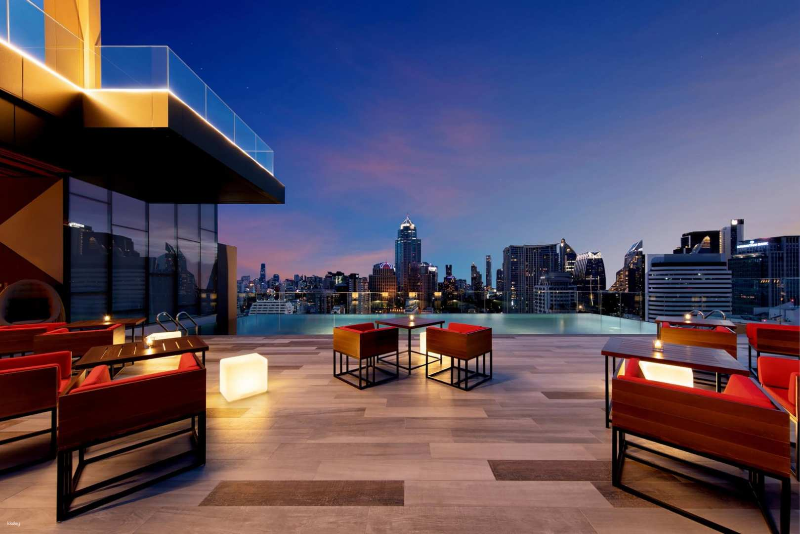 Experience the skyline of Bangkok while sipping unique cocktails at RedSquare Rooftop Bar. Delight in delicious meals and unwind as the city transforms under a stunning sunset.