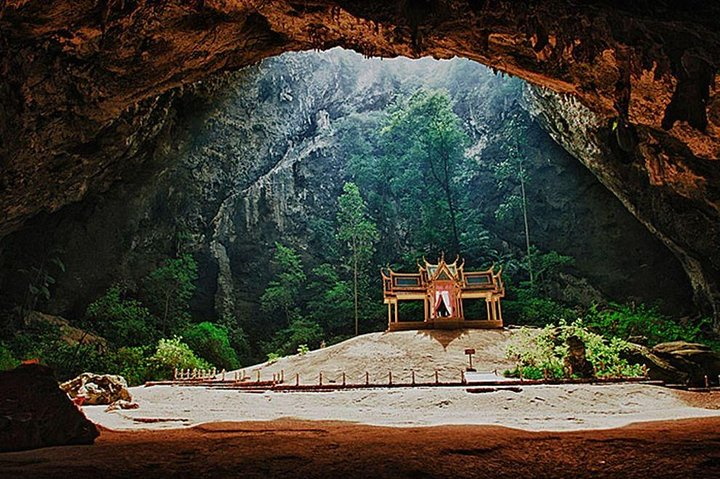 Praya Nakon Cave
