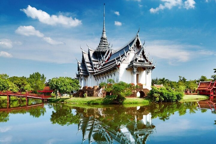 Immerse yourself in Thai history at the Ancient City with stunning architecture and serene landscapes. Enjoy a classic local meal while exploring remarkable landmarks and cultural treasures.