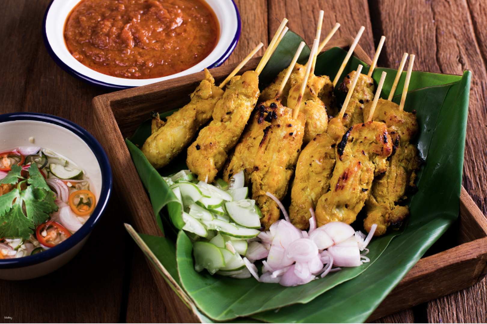 Indulge in the rich flavors of Thai cuisine while enjoying stunning views of Wat Arun. Experience traditional dishes like satay alongside fresh seafood all in a tranquil setting.