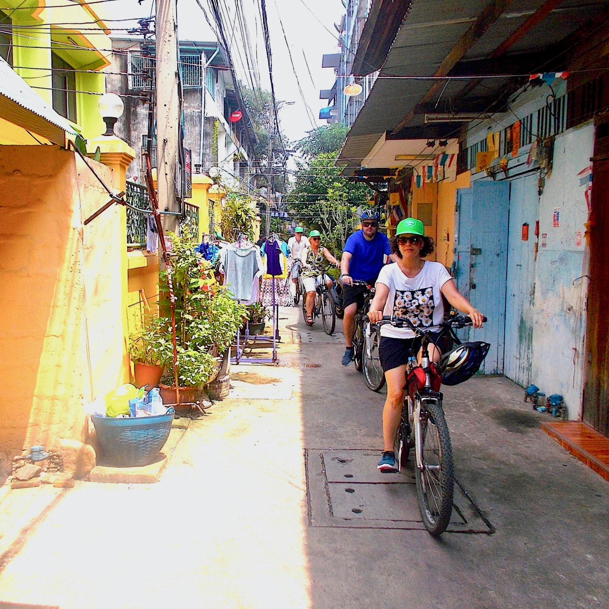 Bangkok: Small Group Guided City Bike Tour + Snacks - Photo 1 of 8