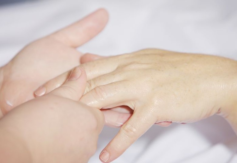 Reconnect with serenity as skilled hands melt away tension immersing you in an oasis of relaxation. Experience the healing essence of Thai therapies at Spring Massage & Spa in Phuket.