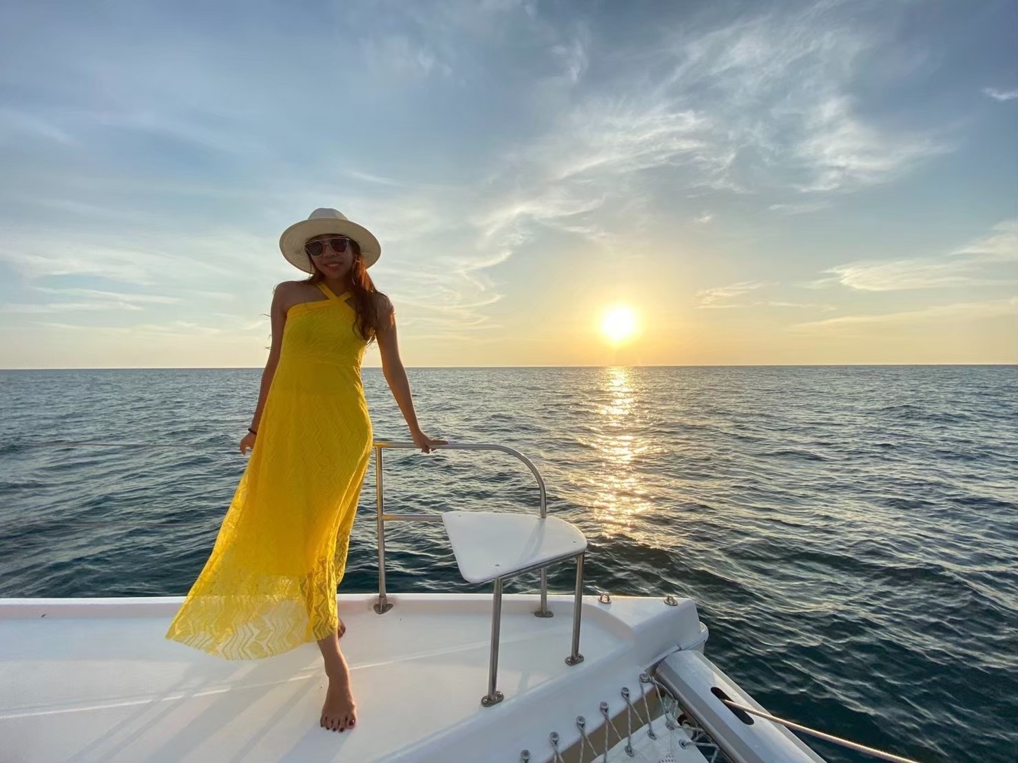 Savor the serene beauty of the sunset over the bay while enjoying a delicious meal onboard creating unforgettable memories against the stunning backdrop of Promthep Cape.