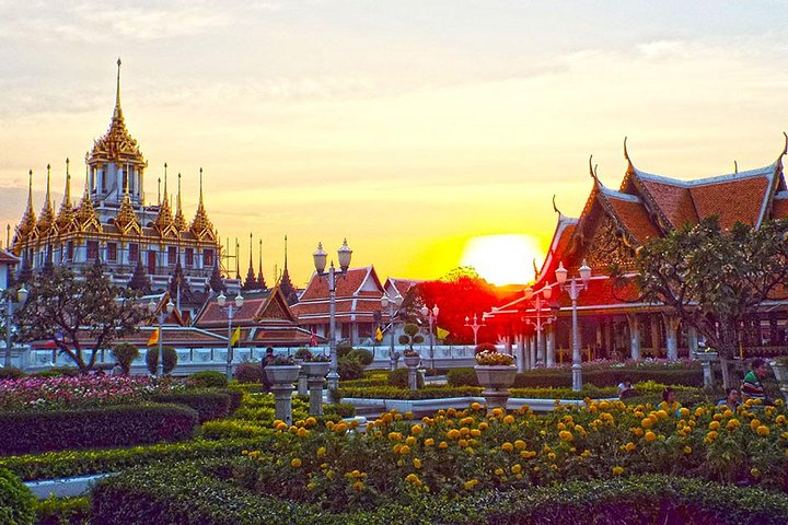 Experience the beauty of Bangkok’s iconic landmarks as the sun sets creating a magical backdrop for unforgettable selfies amidst stunning temples and blooming gardens. Enjoy authentic Pad Thai in China Town.