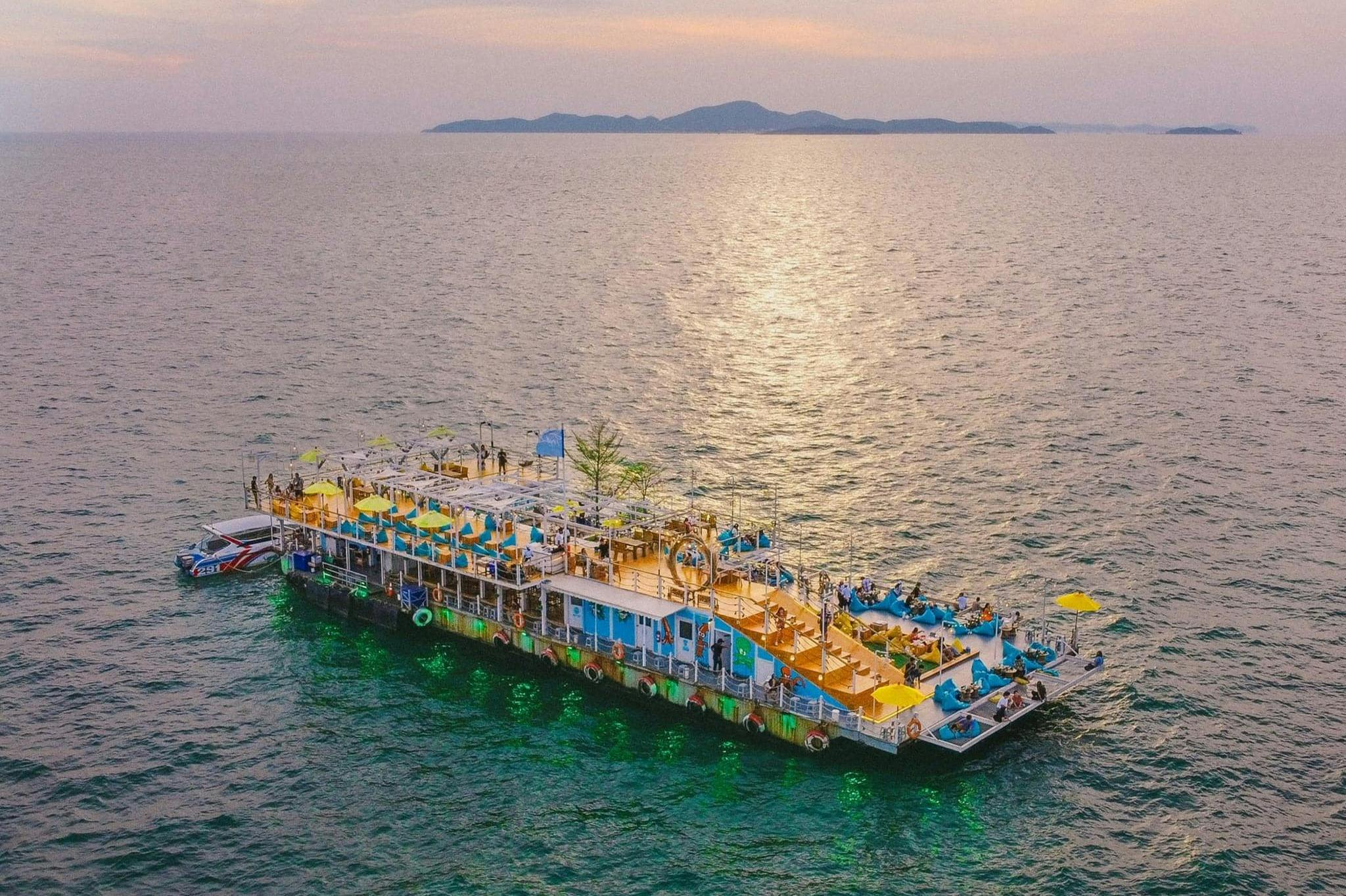 Tappia Floating Cafe Pattaya: Drink + Squid Fishing + Transfers - Photo 1 of 10