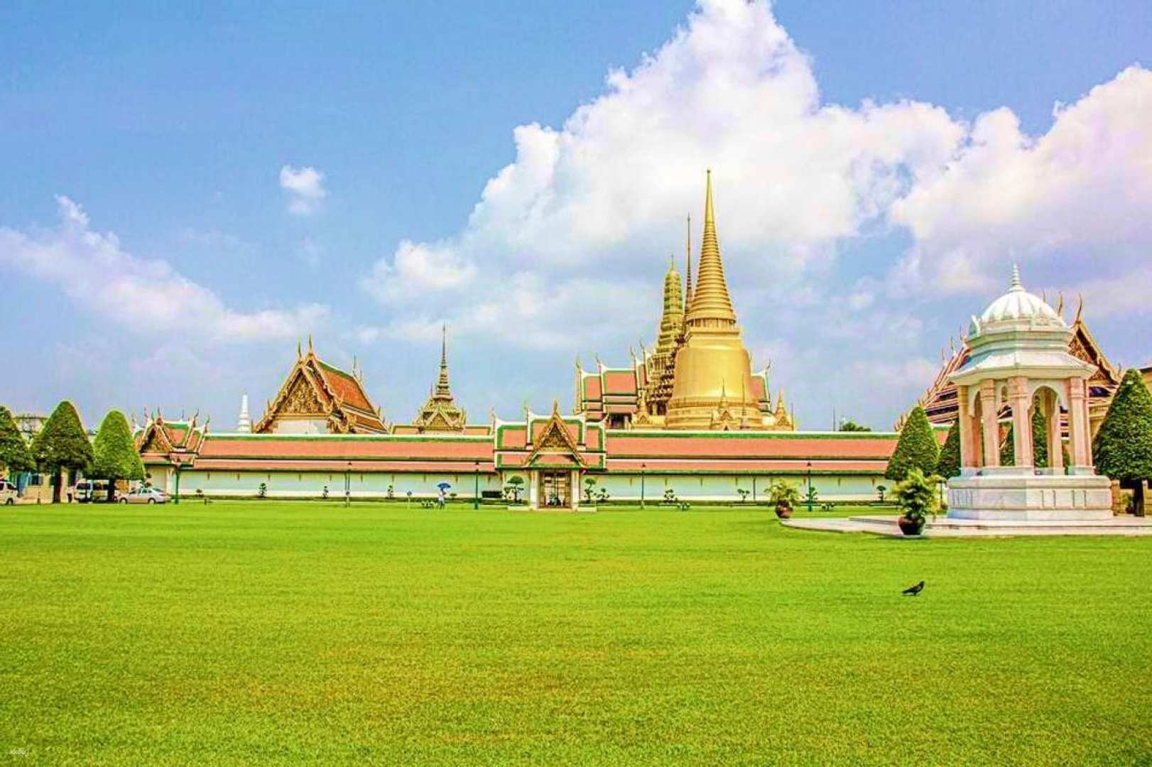 Discover the stunning architecture of the Grand Palace where history meets elegance offering travelers an unforgettable glimpse into Thailand's rich cultural heritage. A true gem in Bangkok.