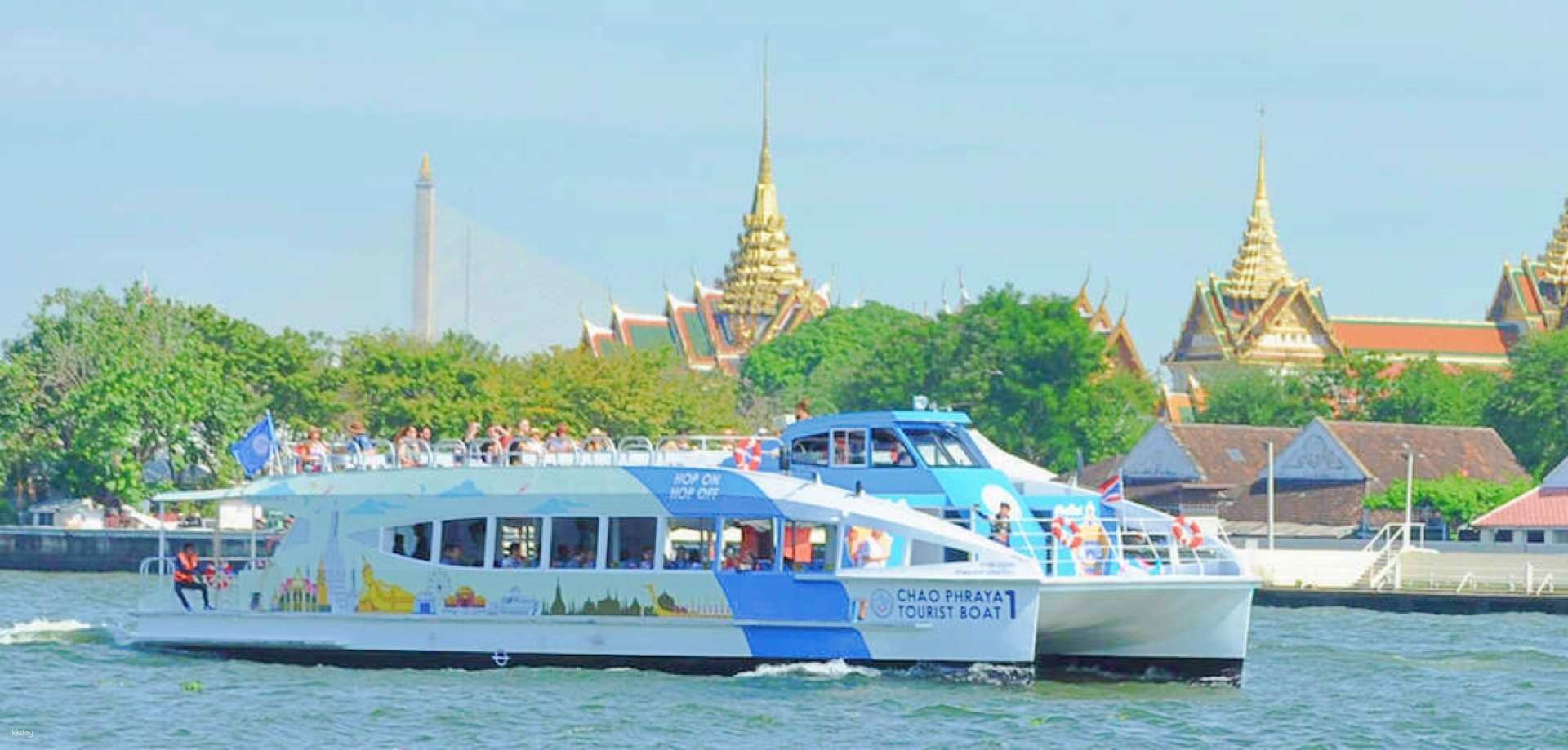 Experience the charm of Bangkok as you glide along the river soaking in views of the majestic Grand Palace and the modern architecture of Icon Siam all with expert guidance.