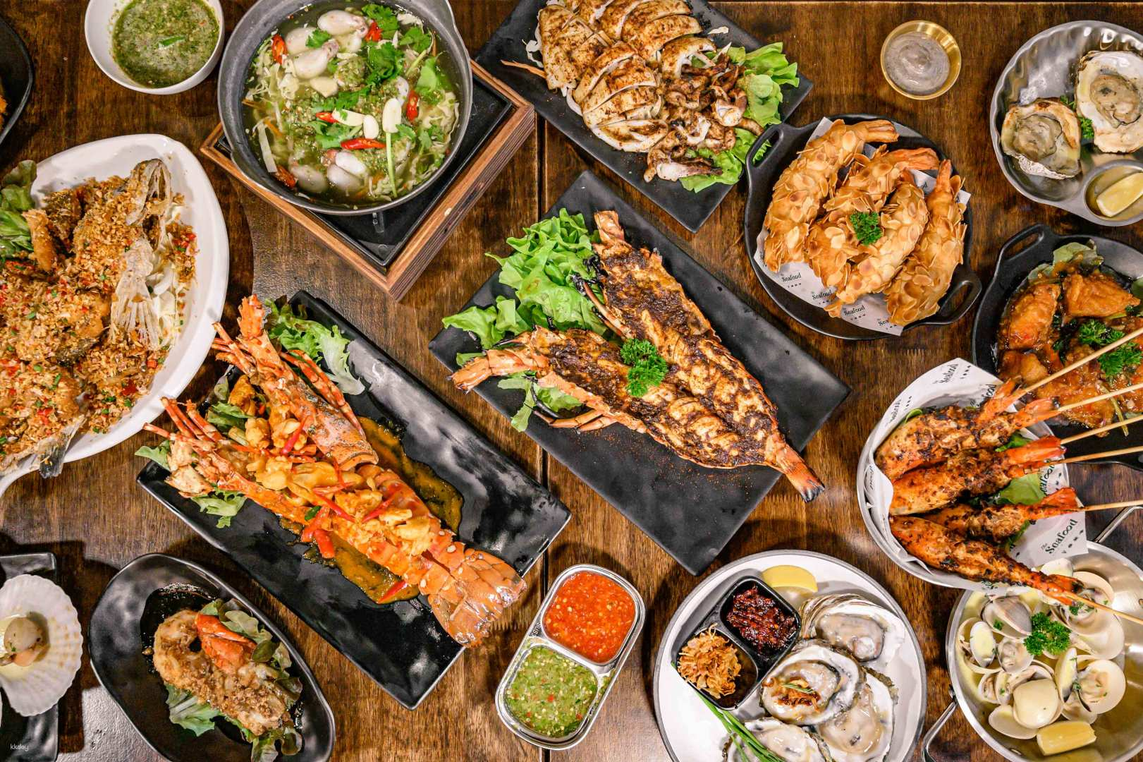 Savor an incredible selection of over 100 fresh seafood dishes all served in a stylish Chinese-inspired setting that surprises in the heart of Bangkok. Perfect for every seafood lover!