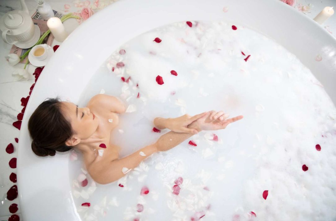 Immerse in pure relaxation as you soak in a luxurious bath surrounded by rose petals perfectly designed for a rejuvenating escape at Treasure Spa Massage Thonglor Bangkok.