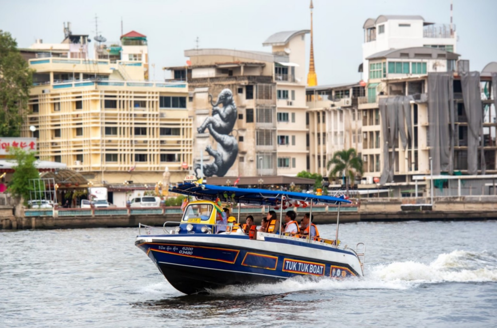 Experience the Chao Phraya River like never before aboard a Tuk Tuk boat where the city’s landmarks come alive against the shimmering waters complete with upbeat music and family-friendly fun.