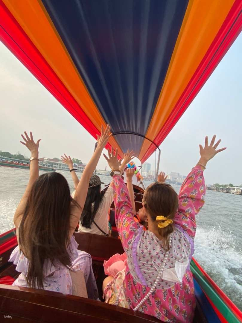 Experience the joy of a long-tail boat ride feeling the breeze as you explore Bangkok’s beautiful waterways with friends. Discover local culture and stunning sights on this unforgettable journey.