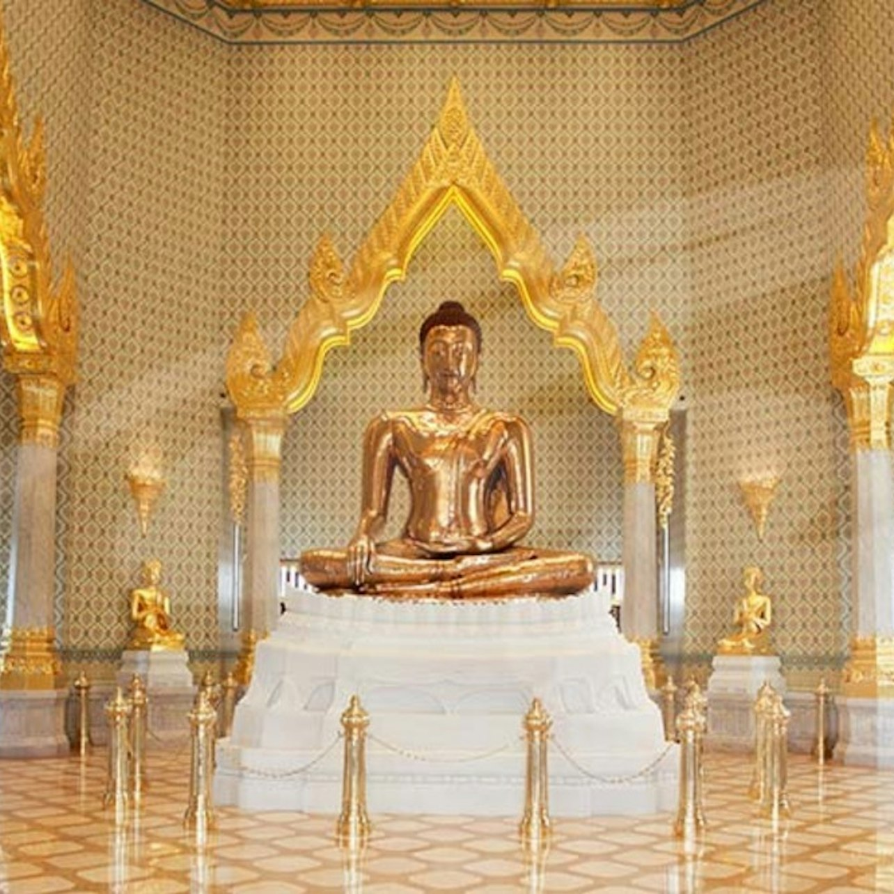 Discover the allure of Bangkok's sacred sites featuring the magnificent solid-gold Buddha at Wat Traimit and the serene ambiance of Wat Pho's Reclining Buddha culminating at the stunning marble design of Wat Benchamabophit.