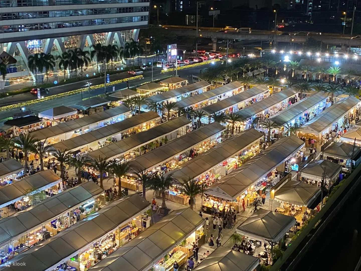 Explore Bangkok's stunning temples and bustling markets as you savor delicious Pad Thai and refreshing mango smoothies creating unforgettable memories during your city adventure.