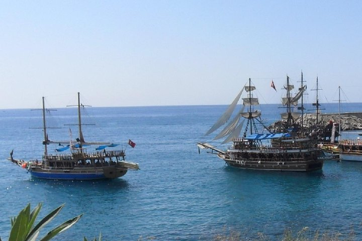 Alanya Cruise with Turkish Lunch & Roundtrip Transportation