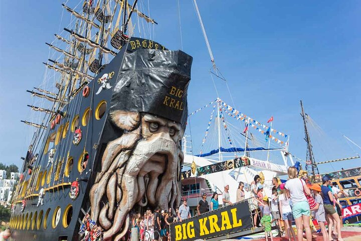 Side-Alanya: Pirate Yacht Tour (Legend Big Kral) with Lunch-Drink - Photo 1 of 12