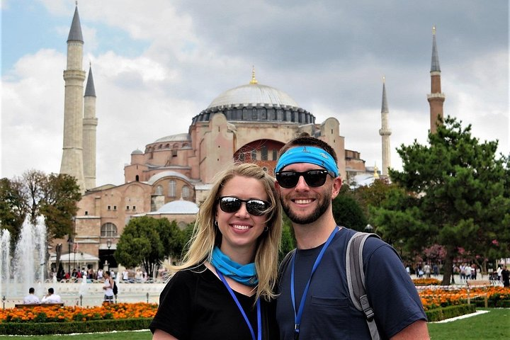 Explore iconic landmarks of Istanbul from the majestic Hagia Sophia to the lively gardens where history and beauty intertwine creating unforgettable moments for every traveler.