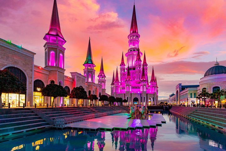 Antalya Land of Legends Night Show With Boat Parade - Photo 1 of 23