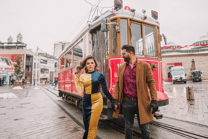 Love in Istanbul: Perfect Photo Moments at Iconic Locations - Photo 1 of 25