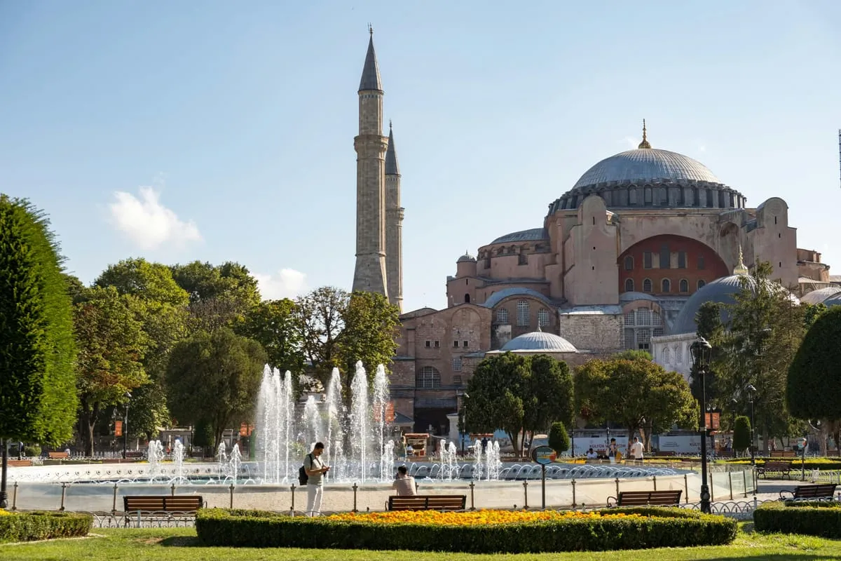 83ba3f07b7bb46d3976d92eb76c5bda0_blue-mosque-hagia-sophia-entry-ticket-guided-tour-large.webp