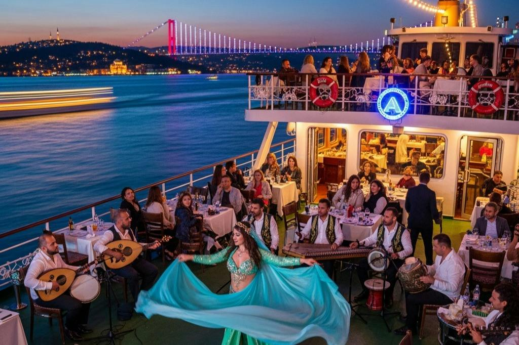 Istanbul: Bosphorus Dinner Cruise with Live Show + All-Inclusive Drinks - Photo 1 of 6