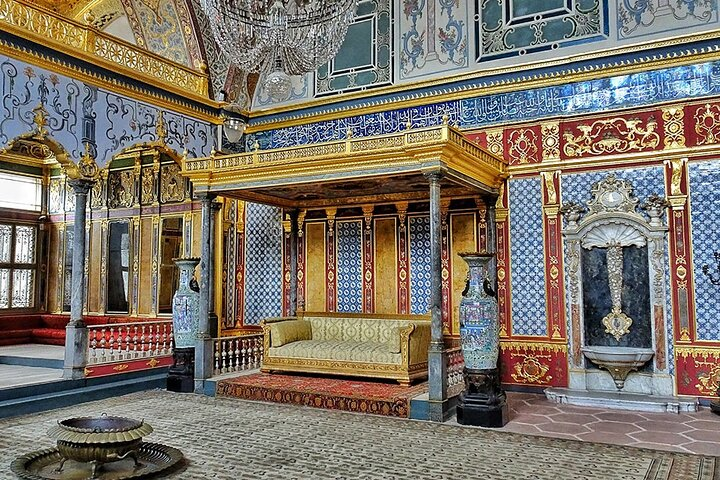 Istanbul Topkapi Palace Guided Tour - Photo 1 of 8