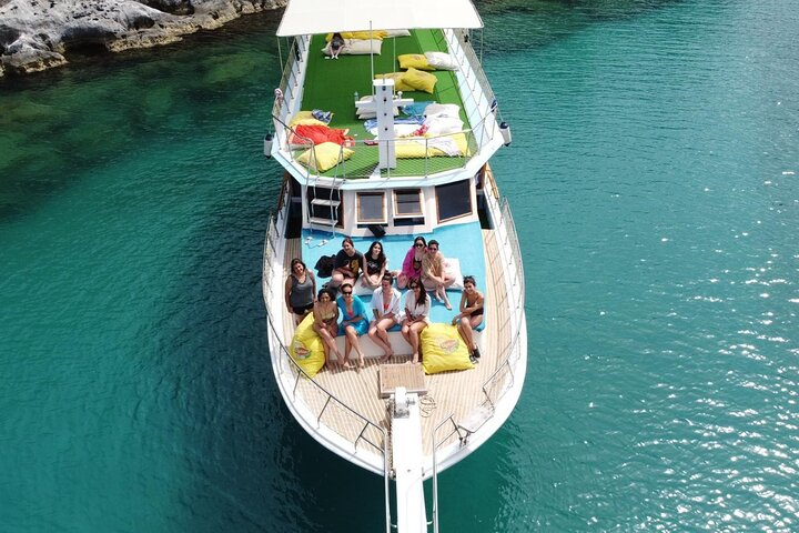 max 25persons boat