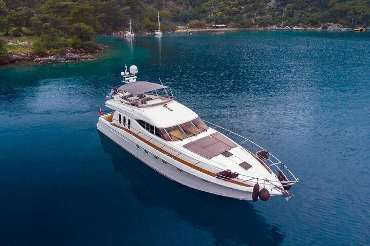 Private Luxury Yacht Cruise on Bosphorus Istanbul