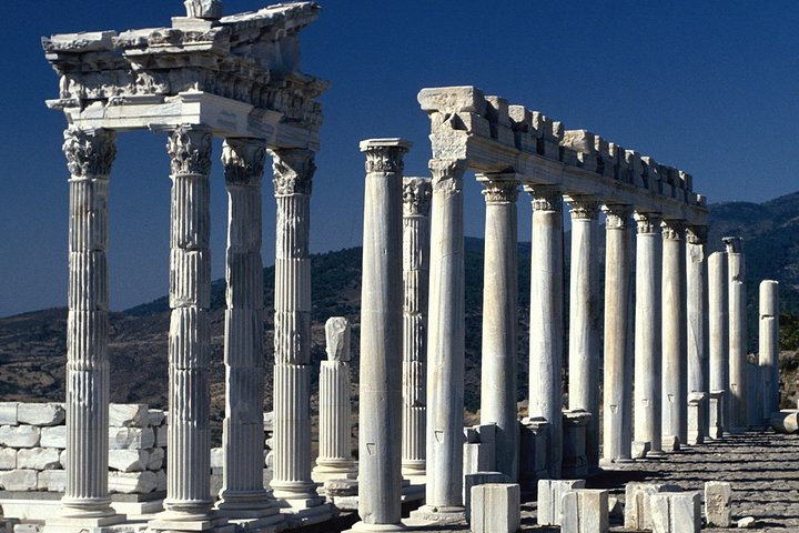 Private Transfers İzmir City or Adnan Menderes Apt to/from Pergamon Antic City - Photo 1 of 25