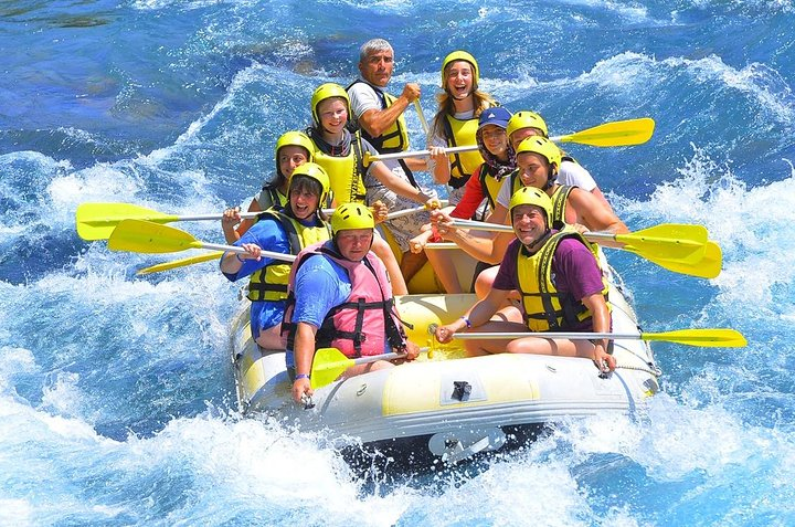 rafting by white water